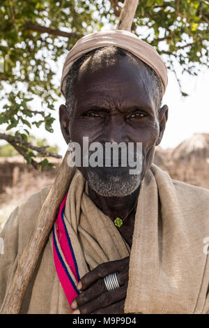 Alte Mann der Arbore Stamm, Porträt, Turmi, südlichen Nationen, Nationalitäten und Völker" Region, Äthiopien Stockfoto