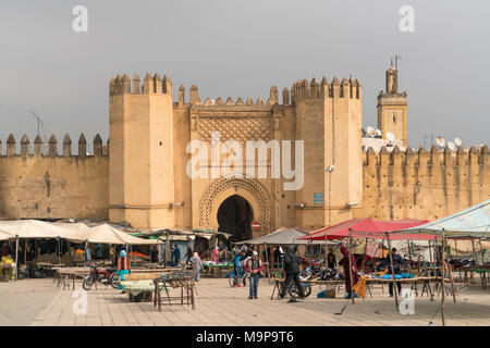 Markt vor der Bab Chorfa, Fes, Marokko Stockfoto