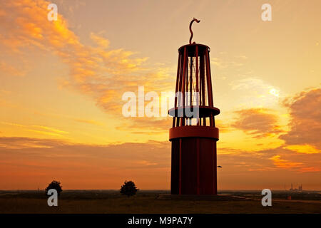 Artwork Geleucht bei Sonnenuntergang, Künstler Otto Piene, Halde Rheinpreussen, Moers, Ruhrgebiet, Nordrhein-Westfalen, Deutschland Stockfoto