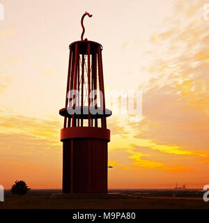 Artwork Geleucht bei Sonnenuntergang, Künstler Otto Piene, Halde Rheinpreussen, Moers, Ruhrgebiet, Nordrhein-Westfalen, Deutschland Stockfoto