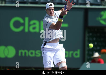 Key Biscayne, Florida, USA. 27. März, 2018. John Isner bei Tag 9 der Miami geöffneten dargestellt von itaú bei Crandon Park Tennis Centre am 27. März 2018 in Key Biscayne, Florida. Personen: John Isner Credit: Stürme Media Group/Alamy leben Nachrichten Stockfoto