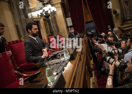 Barcelona, Katalonien, Spanien. 28. März, 2018. Präsident des katalanischen Parlaments Roger Torrent bei einer Plenarsitzung. Städtischer Abgeordneter für die Parteien des katalanischen Parlaments verteidigen das Recht von Carles Puigdemont wie Katalonien Präsident investiert werden. Carles Puigdemont wird von den deutschen Behörden statt nach dem eines internationalen Haftbefehls festgenommen worden. Credit: Jordi Boixareu/ZUMA Draht/Alamy leben Nachrichten Stockfoto