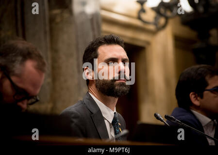 Barcelona, Katalonien, Spanien. 28. März, 2018. Präsident des katalanischen Parlaments Roger Torrent bei einer Plenarsitzung. Städtischer Abgeordneter für die Parteien des katalanischen Parlaments verteidigen das Recht von Carles Puigdemont wie Katalonien Präsident investiert werden. Carles Puigdemont wird von den deutschen Behörden statt nach dem eines internationalen Haftbefehls festgenommen worden. Credit: Jordi Boixareu/ZUMA Draht/Alamy leben Nachrichten Stockfoto