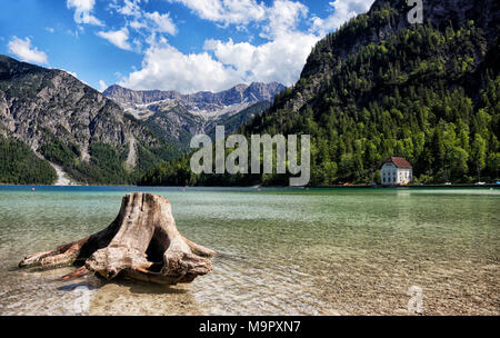 Plansee-See mit Mt Kohlbergspitze, Ammergauer Alpen, Tirol, Österreich Stockfoto