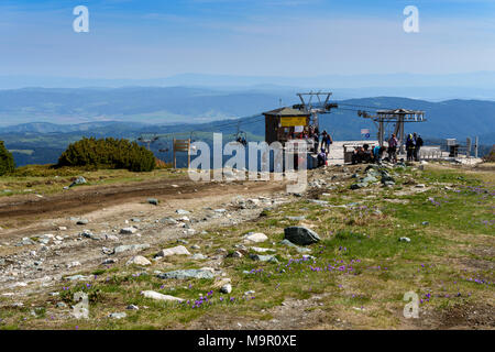 Rila-gebirge, Bulgarien - 20. Mai 2017: Bergstation Sessellift im Sommer, in der Nähe der Rilski Ezera Hütte entfernt - Ausgangspunkt zu beliebten Sever Ril Stockfoto