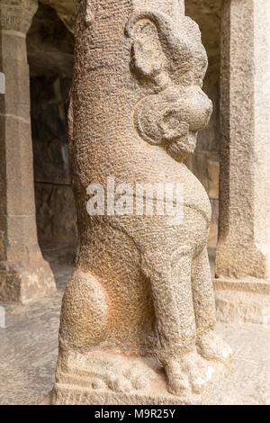 Detail an der Säule auf der Arjunas Buße, Pallava Weltkulturerbe, Mahabalipuram, Tamil Nadu, Indien Stockfoto