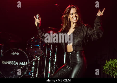 Die deutsche Popsängerin Vanessa Mai live auf Schlager Nacht, Luzern, Schweiz Stockfoto