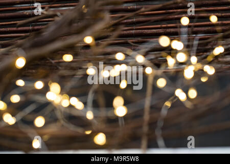 Cluster von Micro LED-string leuchtet. Flache Tiefenschärfe, Unscharf verschwommen. Stockfoto