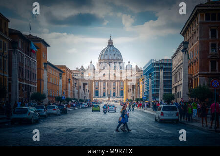 Europa, Italien, Rom, Vatikan, Dom, Petersdom und Petersplatz Stockfoto
