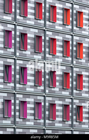 LONDON, Großbritannien - 08. MÄRZ 2018: Abstraktes Bild des Tower Blocks in Stratford, East London Stockfoto