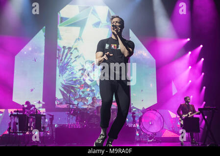 Stellen Sie sich vor Drachen zu einer verehrenden Glasgow Masse an der SSE Hydro durchführen, große Leistung von Band und Publikum. Stockfoto