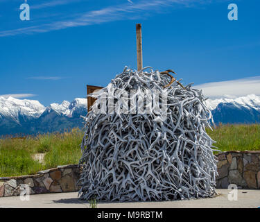 Gestapelte Haufen geworfen elk Hörner am National Bison Range in Montana, USA Stockfoto