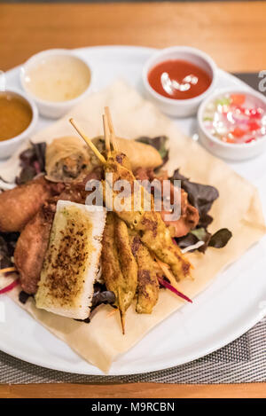 Hähnchen Sate-Spieße, Thai Groumet Küche Stockfoto