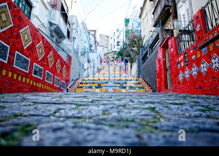 Escadaria Selar-n, auch bekannt als "elaron Schritte", ist eine Reihe von weltberühmten Schritte in Rio de Janeiro, Brasilien. Sie sind das Werk des Chilenischen geborene Arti Stockfoto