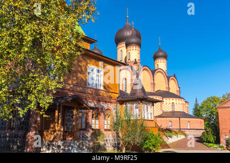 Blick auf Kathedrale in Puhtitsa 1352 Kloster. Kuremae, Estland, Europa Stockfoto