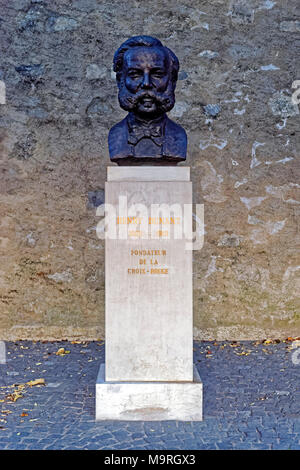Europa, Schweiz, Genève, Genf, Geneva, Rue de la Corraterie, Büste Henry Dunant, 1828 - 1910, Gründer, Rotes Kreuz, Croix-Rouge, Monument Stockfoto