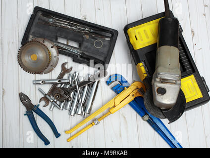 Close-up Reparatur Werkzeuge auf dem Tisch. Stockfoto