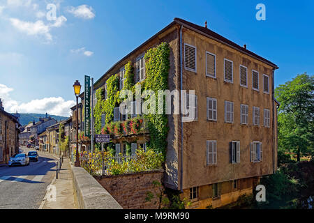 Europa, Frankreich, Jura (Frankreich - Comté), Arbois, avenue Pasteur, Fluss La Cuisance, typische Gebäude, Maison de Louis Pasteur, Louis Pasteur Museum, ar Stockfoto