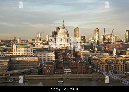 Architektur Skyline von London: St Pauls Kathedrale Londoner Stadtbild. Stockfoto