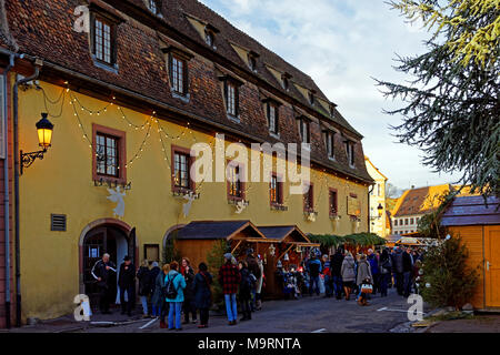 Europa, Frankreich, Rhein, Bas (Elsass), das Weiße Schloss, Wissembourg, platzieren Sie Saumon, Haus, Weihnachtsdekoration, Weihnachtsmarkt, Architektur, Einrichtung Stockfoto