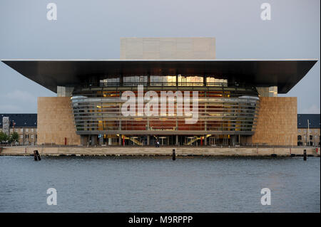 Kopenhagener Opernhaus auf Holmen Insel im Zentrum von Kopenhagen, Dänemark, 21. August 2010 © wojciech Strozyk/Alamy Stock Foto Stockfoto