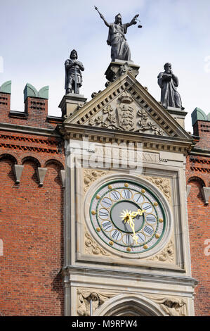 Historistische stil Odense Odense Radhus (Rathaus) auf flakhaven Platz in Odense, Region Süddänemark, Dänemark. 21. August 2010 von der Pa inspiriert Stockfoto