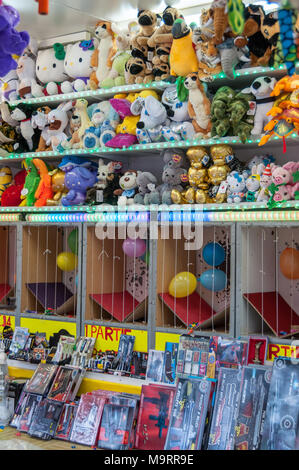 STAND auf der Kirmes, Paris, Frankreich - 10 AUGUST 2014. Stehen auf einer Kirmes in Paris Stockfoto