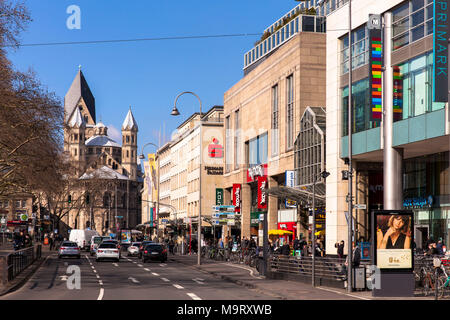 Germany, Cologne, buildings at the north side of the Neumarket, view to the church St. Aposteln.  Deutschland, Koeln, Gebaeude an der Nordseite des Ne Stockfoto