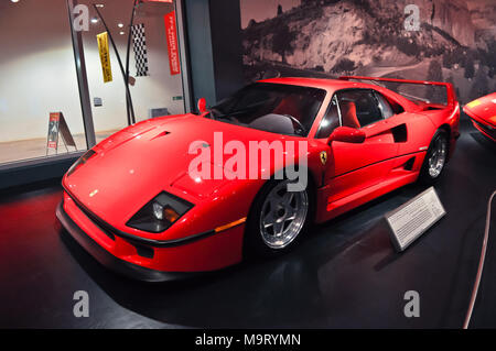 Ferrari F40 in der Galleria Ferrari im Vergnügungspark Ferrari World auf Yas Island in Abu Dhabi, Vereinigte Arabische Emirate, 2012-11-28 Stockfoto