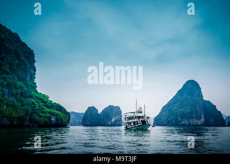 Asien, Vietnam, Quang Ninh Provinz, Halong-Bucht Stockfoto