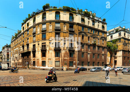 Mailand, Lombardei/Italien - 2011/12/04: Mailand Altstadt - Wohnhäuser an der Kreuzung der Via Filippo Turati, Largo Guido donegani ich Via della Mosc Stockfoto