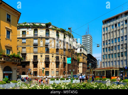 Mailand, Lombardei/Italien - 2011/12/04: Mailand Altstadt - Wohnhäuser an der Kreuzung der Via Filippo Turati, Largo Guido donegani ich Via della Mosc Stockfoto