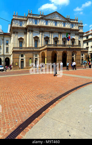 Mailand, Lombardei/Italien - 2011/12/04: Mailand Altstadt - Teatro alla Scala Opernhaus La Scala Gebäude an der Piazza della Scala Stockfoto