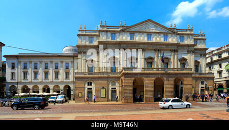 Mailand, Lombardei/Italien - 2011/12/04: Mailand Altstadt - Teatro alla Scala Opernhaus La Scala Gebäude an der Piazza della Scala Stockfoto