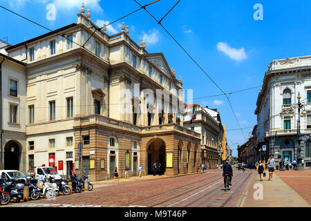 Mailand, Lombardei/Italien - 2011/12/04: Mailand Altstadt - Teatro alla Scala Opernhaus La Scala Gebäude an der Piazza della Scala Stockfoto