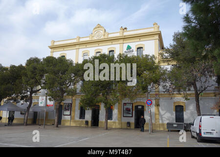 Der Bahnhof Sitges, in der Nähe von Barcelona, Katalonien, Spanien Stockfoto