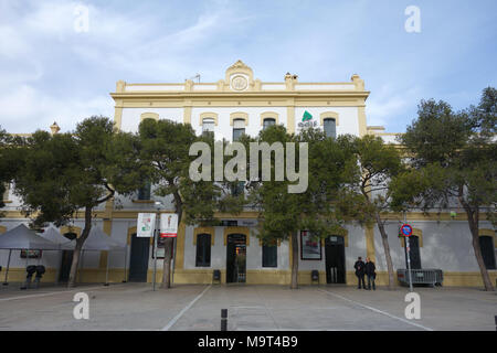 Der Bahnhof Sitges, in der Nähe von Barcelona, Katalonien, Spanien Stockfoto