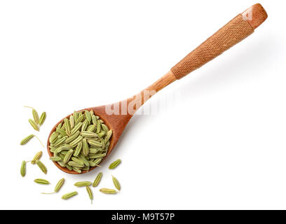 Getrocknete Fenchel Samen in den hölzernen Löffel, auf weißem Hintergrund Stockfoto