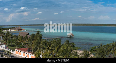 Blick von der Festung San Felipe zu Lagune Bacalar, Mexiko Stockfoto