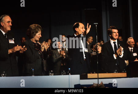 Parteitag der Konservativen Partei in der Blackpool Winter Gardens 1985 Die jährliche Tory-partei Konferenz in Blackpool mit Margaret Thatcher als Premierminister und Parteichef mit Norman Tebbit als Parteivorsitzender Stockfoto