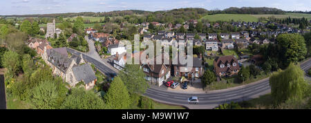 Englisches Dorf Luftaufnahmen im Panorama Stockfoto