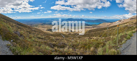 Blick entlang der Spur des Tongariro Alpine Crossing, Neuseeland Stockfoto