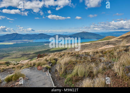 Blick entlang der Spur des Tongariro Alpine Crossing, Neuseeland Stockfoto