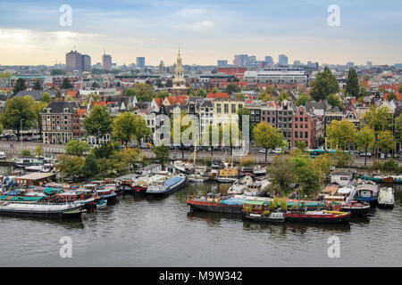 Amsterdam Skyline vom Oosterdok in den Niederlanden. Stockfoto