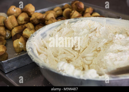 Unhygienische Herstellung von Cookies Stockfoto