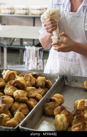 Unhygienische Herstellung von Cookies Stockfoto