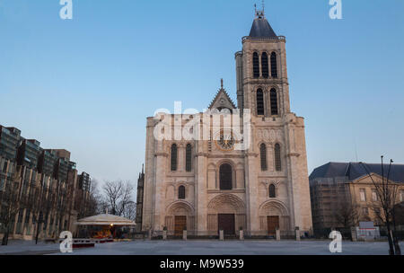 Die Basilika von Saint Denis ist von einzigartiger Bedeutung historisch und architektonisch wie der Chor, die im Jahr 1144 abgeschlossen wurde, zeigt die erste Nutzung aller von Th Stockfoto