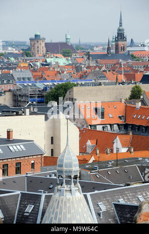 Barocke Rundetarn (Runder Turm) und Helligaandskirken (Kirche des Heiligen Geistes) in Kopenhagen, Dänemark. 22. August 2010 © wojciech Strozyk/Alamy Stockfoto