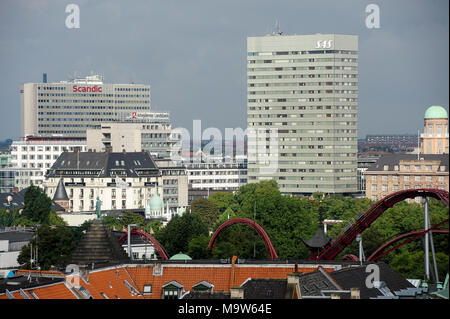 Ein Vergnügungspark und Lustgarten Tivoli Gärten, Hotel Scandic und Radisson Hotel, Royal Kopenhagen 1956 1960 und von Ar konzipiert Stockfoto