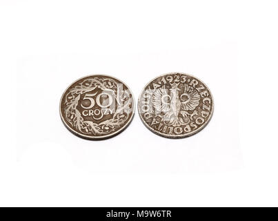 50 Münzen auf einem weißen Hintergrund. Polnische Geld Stockfoto